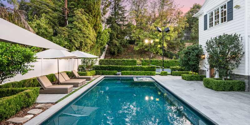 What to Expect During a Realtor Pool Inspection 